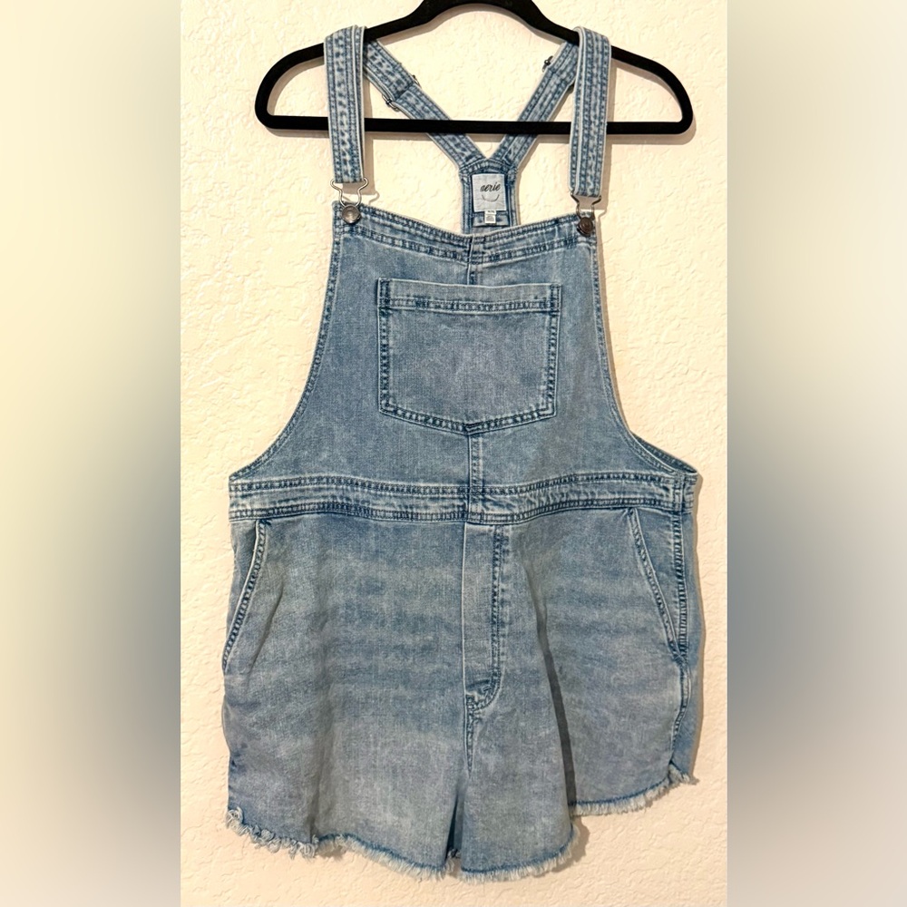 aeire Lightwash Denim Overall Bib Shorts/Size XL
